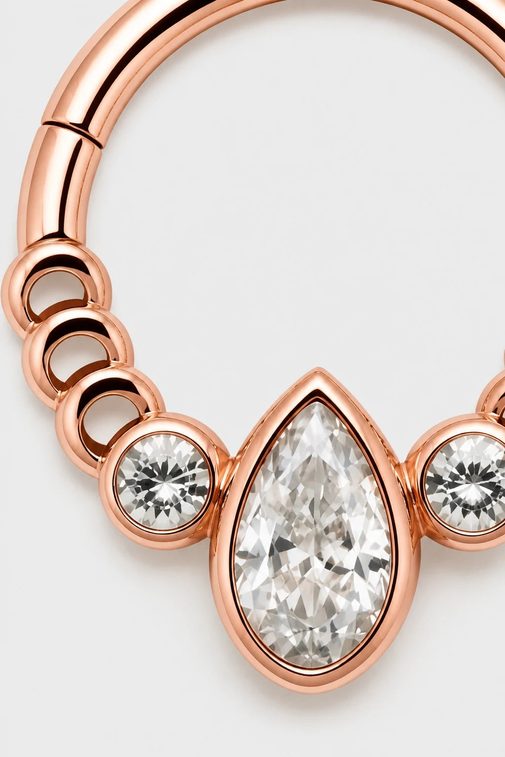 14k Gold Piercing Clicker mit Tropfen-Zirkonia · Rose Gold · Studio 2/3 Macro