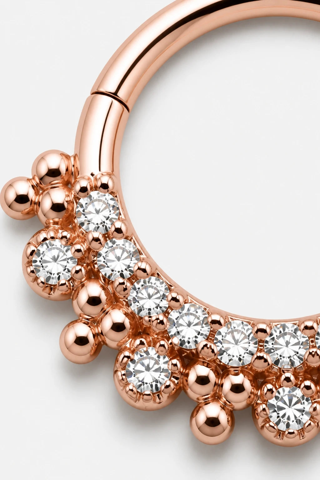 14k Gold Piercing Clicker mit Zirkonia-Cluster · Rose Gold · Studio 2/3 Macro