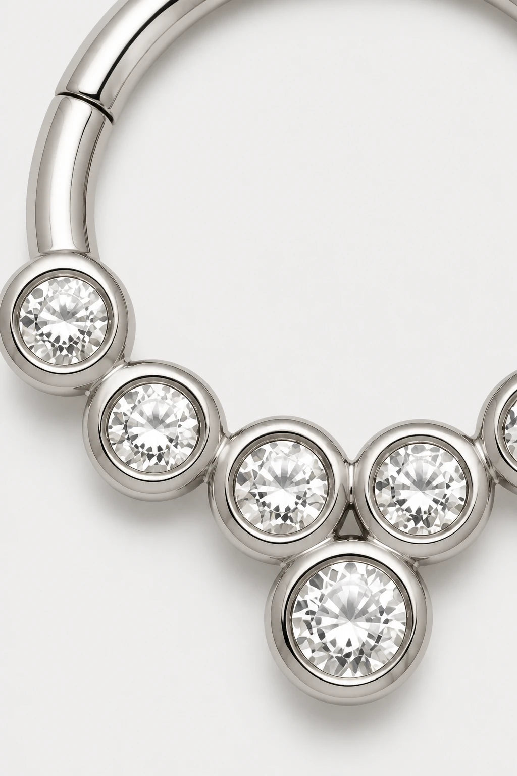 14k Gold Piercing Clicker mit klaren Zirkonia · White Gold · Studio 2/3 Macro