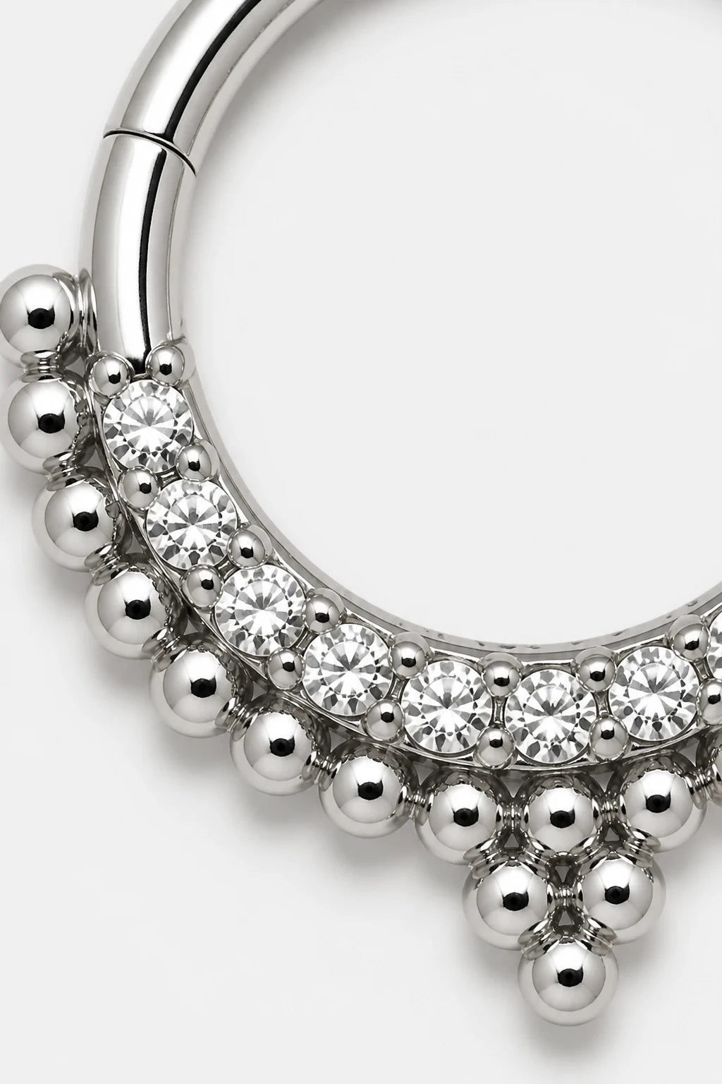 14k Gold Piercing Clicker mit Kugelstruktur · White Gold · Studio 2/3 Macro