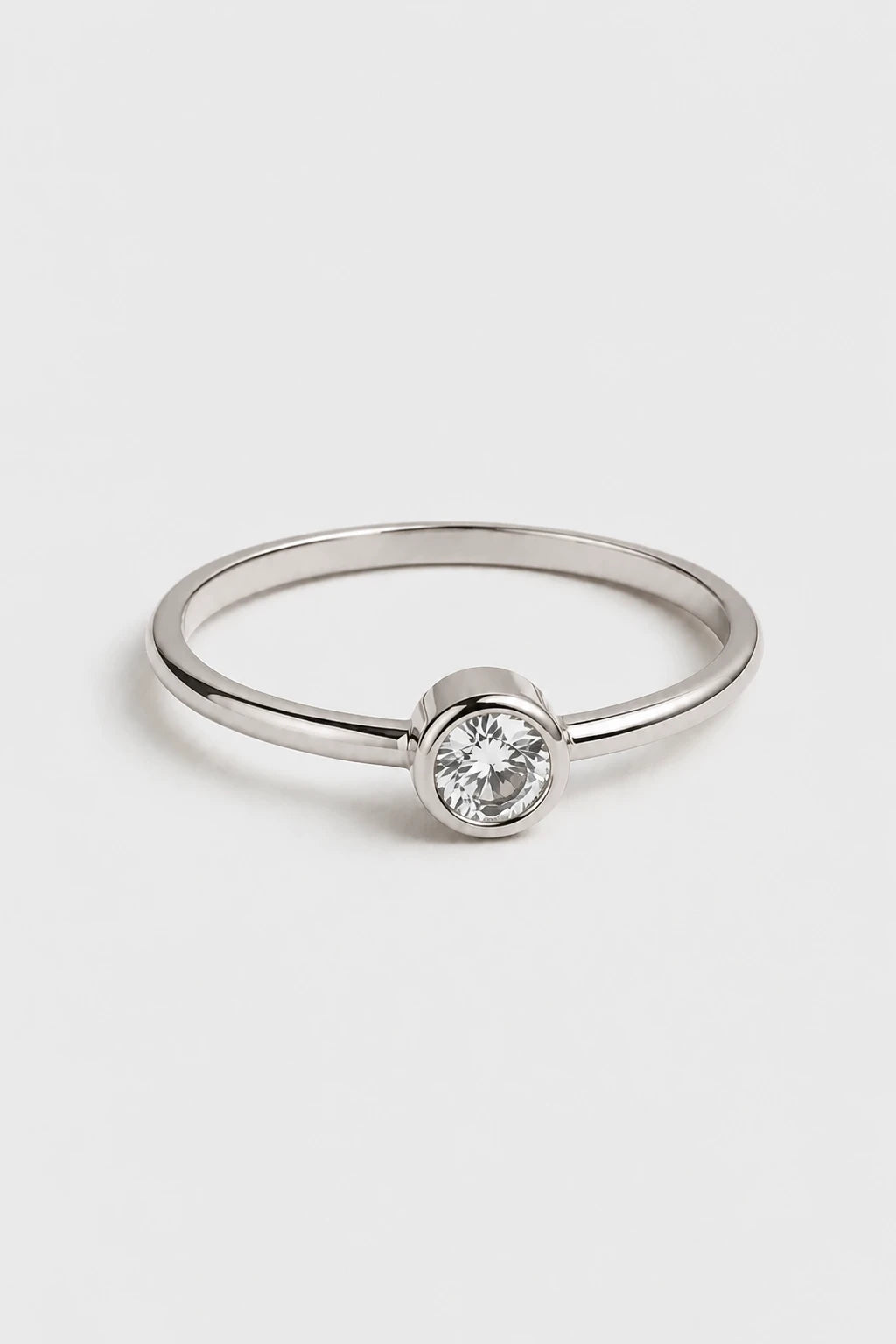 Round Bezel Ring · White Gold · Setup